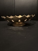 Áttört, talpas díszített fémtál / kínálótál, feltehetően keleti-indiai jelleg, 20. század