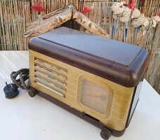 RITKA! MOSZKVICS SZOVJET, OROSZ CSÖVES BAKELIT RÁDIÓ,  1949-től, régi retro vintage.