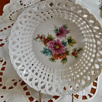 Áttőrt mintás porcelán kosárka