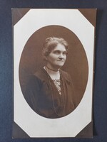 Régi fotó Idősebb nő portréja ovális keretben - Sagmüller Gyula Miskolcz