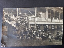 Régi képeslap Strandolók az abbáziai tengeri fürdőnél – Abbázia (Opatija) 1930