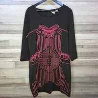 Yumi fekete ruha, rávarrt zsinór mintával, 44