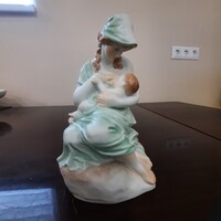 Herendi Anyaság, Szoptató Anya gyermekével porcelán figura
