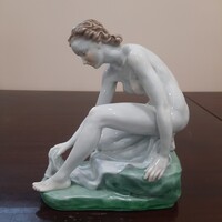 Herendi porcelán térdelő nő, fürdőző női akt figura