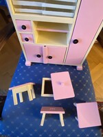 Gyönyörű szép,retro stílusban készült,gyerek/baba bútor-konyhai garnitúra. Teljesen felújitva.