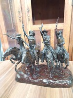 Frederic Remington, Lovasok c. Bronz  lovas csoportja.