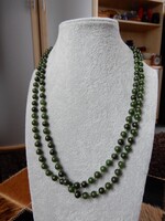 Jáde köves gyöngysor, egyenként csomózott.