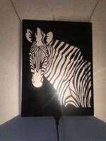 Fémből készült, zebra  sziluettet ábrázoló fali lámpa