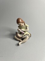 Kőbányai, drasche babázó kislány figura
