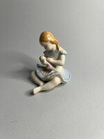 Kőbányai, drasche babázó kislány figura