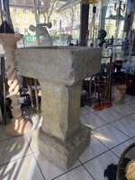 Antik Faragott kő kerti madárfürdető vagy keresztelő medence