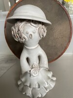 Buday Ágota kis kalapos hölgy kerámia