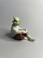 Kőbányai, drasche olvasó fiú figura, Balogh Béla tervezte