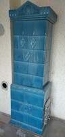 Káprázatos tengerkék színű porcelán cserépkályha