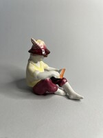 Ritkább hollóházi olvasó fiú figura, Balogh Béla tervezte