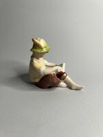 Kőbányai, drasche olvasó fiú figura, Balogh Béla tervezte