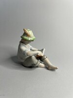 Nagyon ritka kőbányai, drasche olvasó fiú figura, Balogh Béla tervezte