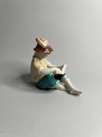 Kőbányai, drasche olvasó fiú figura, Balogh Béla tervezte