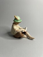 Kőbányai, drasche olvasó fiú figura, Balogh Béla tervezte