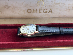 Aranyozott tokos női OMEGA, pontos c484 szerkezet, új bőrszíj, jelölt plexi, gyári doboz