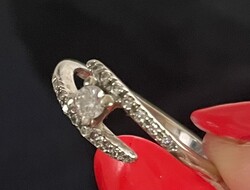14 Karat white gold diamond ring