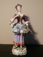 19.sz-i Capodimonte Virágszedő leányka porcelán figura
