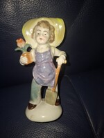 Bertram jellegű, kézi festésű, német porcelán figura.