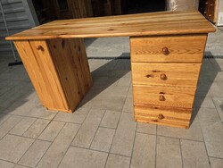 Eladó 3db EGYFORMA CLAUDIA 4 fiókos , polcos fenyő íróasztal. RS bútor. ÁR/ 1DB.