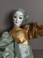 Porcelán fejű, kezű, lábú rongy baba
