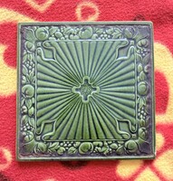 Antik G.G.R. szecessziós relief csempe – Ritka, jelzett darab