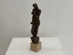 Rétfalvi Sándor "Nő értéktárgyakkal" bronz szobor akt realista