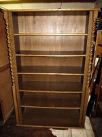 Koloniál könyvespolc