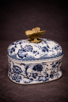 Antik stílusú porcelán és bronz bonbonier, doboz , ékszertartó, ékszerdoboz