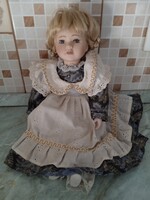 Régi jelzett porcelán baba