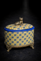 Antik stílusú porcelán és bronz bonbonier, doboz , ékszertartó, ékszerdoboz