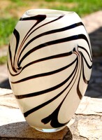 Exkluzív Murano op-art üvegváza – Zebra-stílus, több rétegű opalin üveg