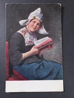 Népviseletes asszony könyvvel portré stílusú antik művészi képeslap c.1920