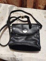 Kisméretű Fabiani crossbody bőrtàska.