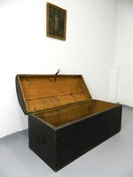 Nagyméretű antik láda / utazó láda / tároló ( XVIII.sz vége)