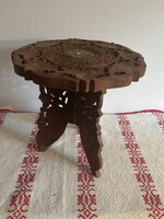 Indiai teakfa kis asztalka