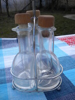 Asztali olaj / ecet üveg palackok fém kosárba