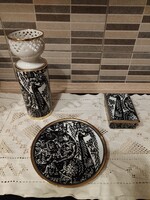 Ritka Hollóházi porcelán szett – Domján József grafikával ​Eladó egy gyönyörű, háromdarabos, hibátla