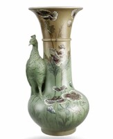 59 cm-Art Nouveau stílusú nagyméretű páva díszítésű kerámia váza,