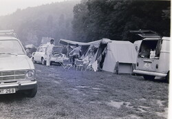 Régi fotónegatív 70-es évek retro kemping Lada autók sátor nyaralás életkép 260401