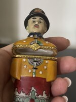 Mid century kínai porcelán tubákos szelence / Mandarin figura