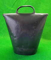 Kovácsoltvas nagyméretű marhakolomp 18 cm 19 sz vége 20 sz eleje