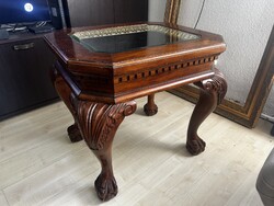 Chippendale asztalka