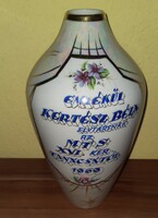 Porcelán emlék váza