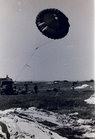 Régi fotónegativok - Katonaélet a 70-es években, ejtőernyős kiképzés (?) 33db negativ kocka 26040514