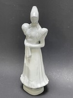 Hollóházi matyó nő keszkenővel / 30 cm /